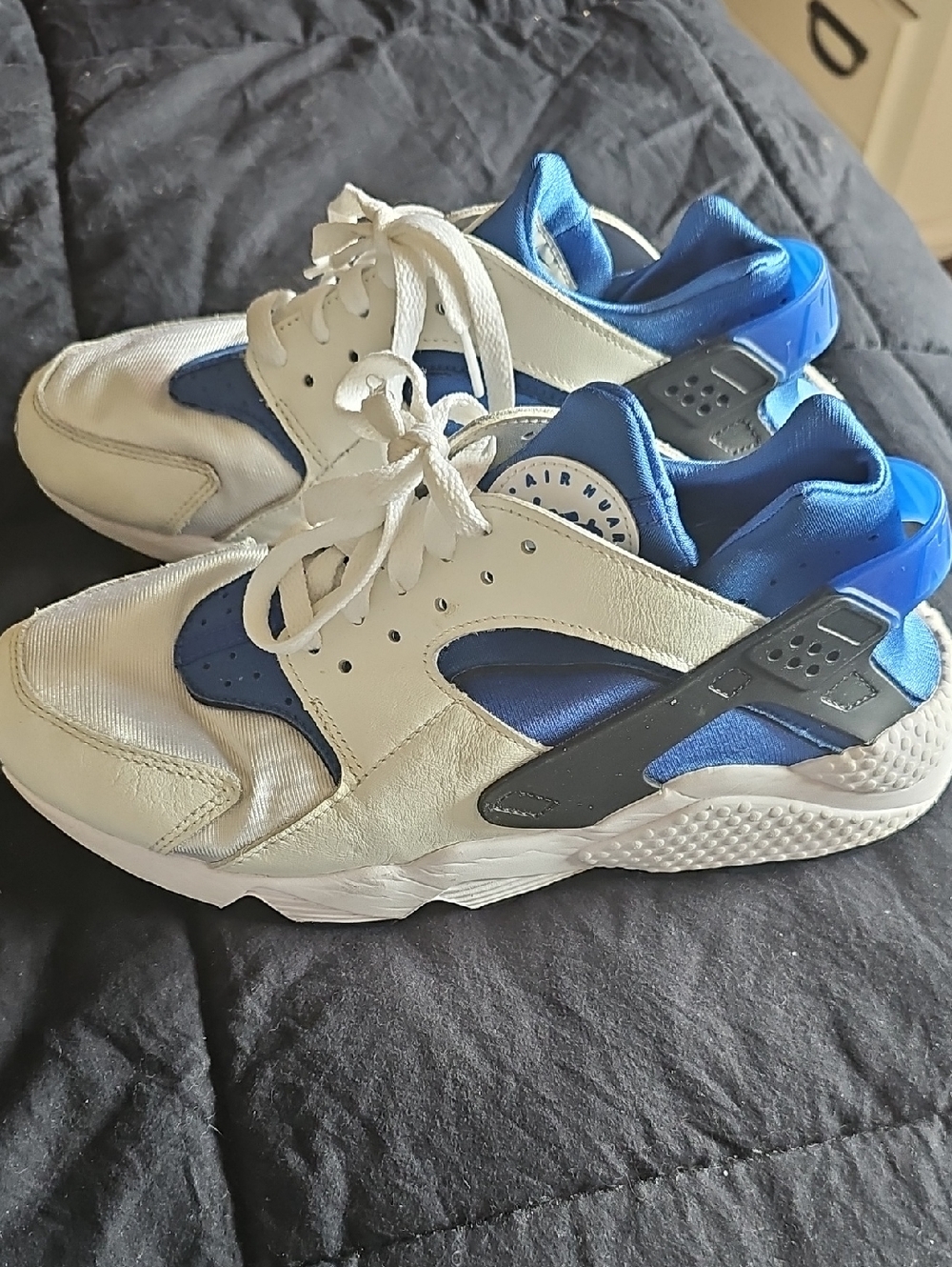 White and Blue Athletic Sneakers with Black Accents Nike Mens 8.5